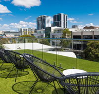 The Nest - Quirky Queen Sized Space with Roof Terrace - Accommodation Gladstone