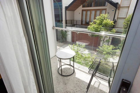 The Nest - Rustic En Suite Room Near The City And Roof Terrace - Accommodation Gladstone 1