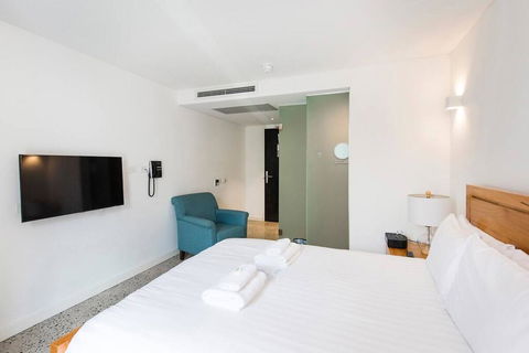 The Nest - Rustic En Suite Room Near The City And Roof Terrace - Accommodation Gladstone 0