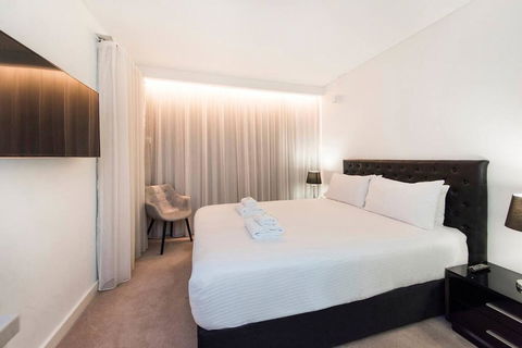 The Nest - Smart Suite On Newcastle St With Rooftop Views - Accommodation Gladstone 1