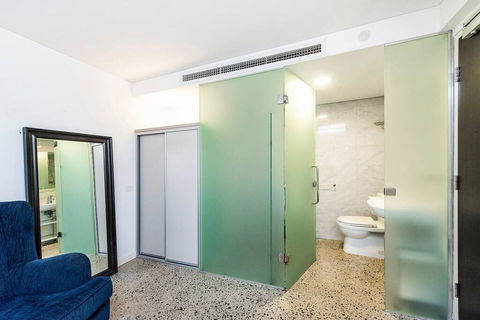 The Nest - Stylish Space In Northbridge Area And Roof Terrace - Accommodation Gladstone 2