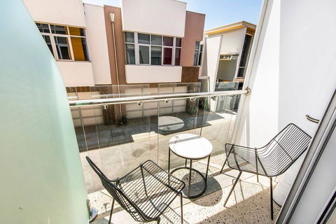 The Nest - Traditional Room In Northbridge And Roof Terrace - Accommodation Gladstone 3