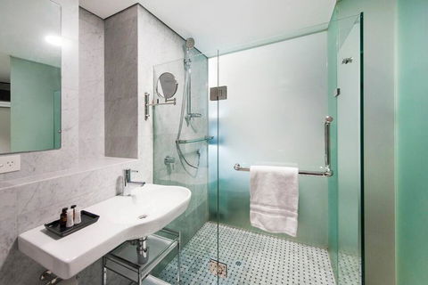 The Nest - Trendy Studio Near City Centre With Roof Terrace - Accommodation Gladstone 3