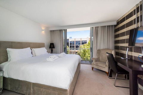 The Nest - Trendy Studio Near City Centre With Roof Terrace - Accommodation Gladstone 0