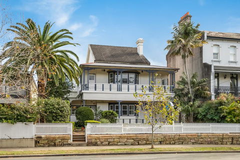 The North Shore Hotel - Accommodation Gladstone 0