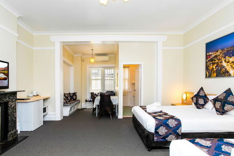 The North Shore Hotel - Accommodation Gladstone 3