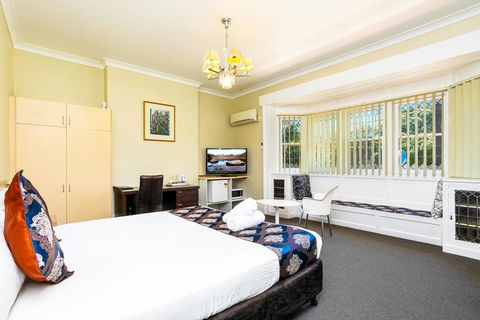 The North Shore Hotel - Accommodation Gladstone 2