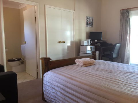 The Nosh & Nod - Howick Street - Accommodation Gladstone 3