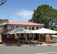 The Oaks Hotel - Accommodation Gladstone