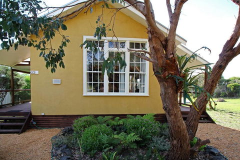 The Old School House - Accommodation Gladstone 2
