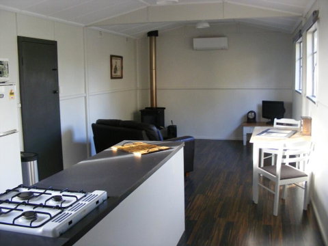 The Old School House BnB - Accommodation Gladstone 2