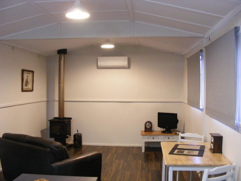 The Old School House BnB - Accommodation Gladstone 0