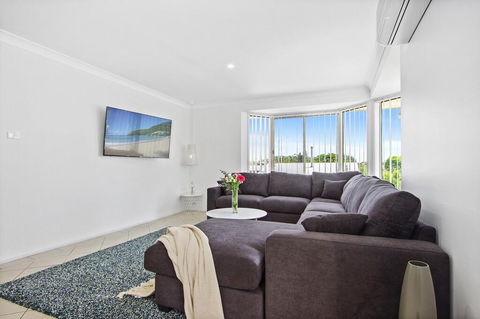 The Orient - Family & Pet Friendly - Huge Spa - Accommodation Gladstone 2