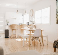 The Palms - stylish modern and cute as a button - Accommodation Gladstone