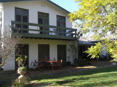 The Pelican Bed And Breakfast - Accommodation Gladstone 0
