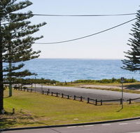The Penguins Head - across from the beach - Accommodation Gladstone