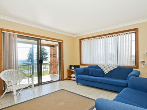 The Penguins Head - Across From The Beach - Accommodation Gladstone 2