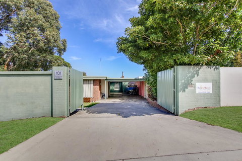 The Point - Accommodation Gladstone 2