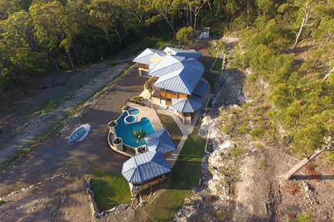 The Pool House - Accommodation Gladstone 0