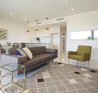 The Princess Bride - Executive 3BR Bulimba Apartment with Balcony in Central Location - Accommodation Gladstone