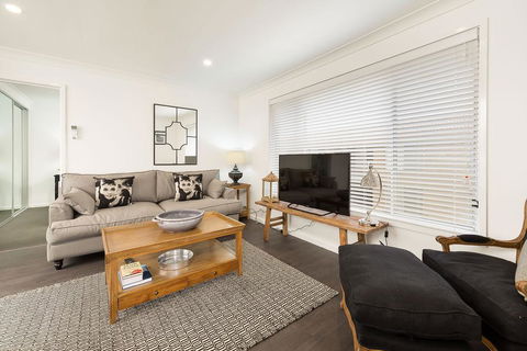 The Provincial - Central & Sophisticated - Accommodation Gladstone 0