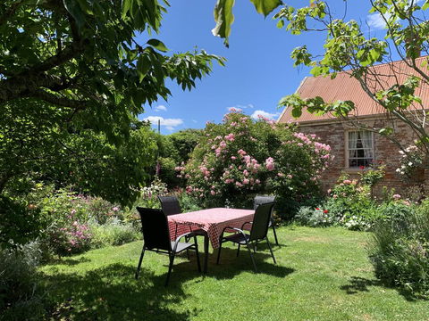 The Racecourse Inn - Accommodation Gladstone 3