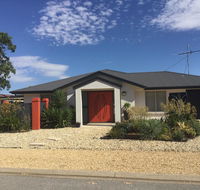 The Red Door - Accommodation Gladstone