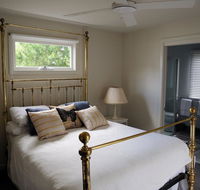 The Red Feather Inn - Accommodation Gladstone