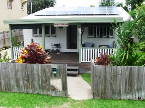 The Red Sparrow - Accommodation Gladstone 0