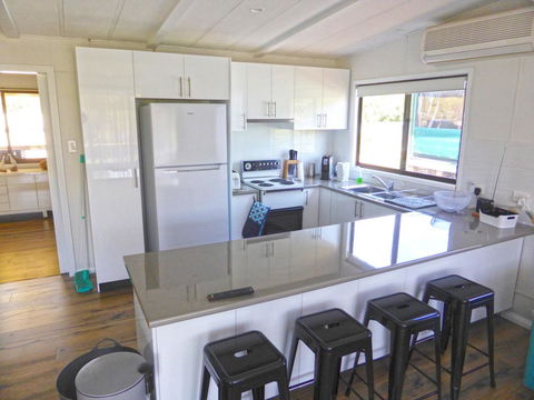 The Relax Shack @ Culburra Beach Sleeps 7 - Accommodation Gladstone 1