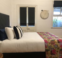 The Residence Stylish Comfort with Fireplace - Accommodation Gladstone