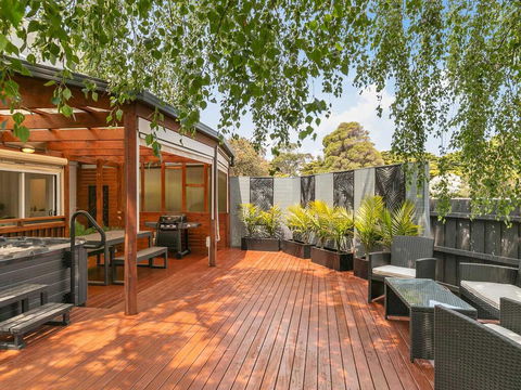 The Resort At 222 - Accommodation Gladstone 1
