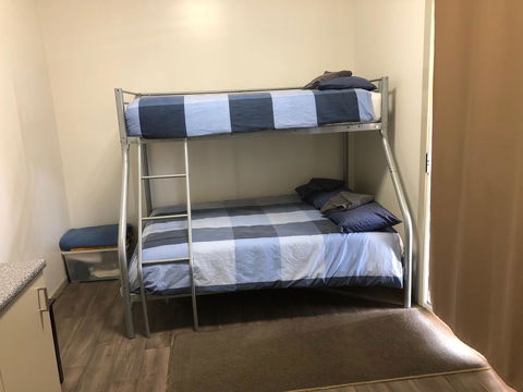 The Retreat - Accommodation Gladstone 1