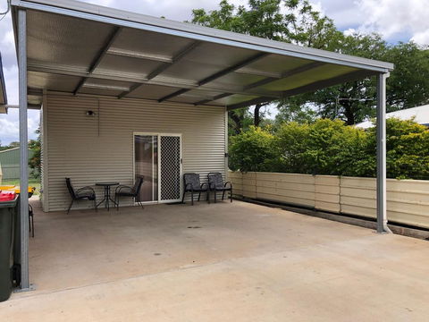The Retreat - Accommodation Gladstone 0