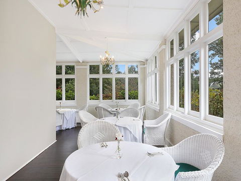 The Robertson Hotel - Accommodation Gladstone 3