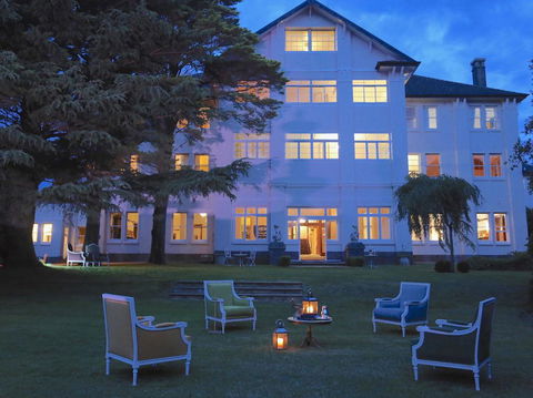 The Robertson Hotel - Accommodation Gladstone 0