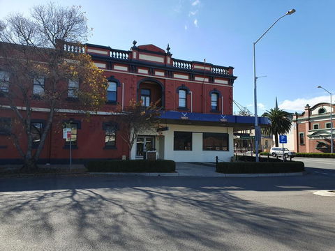 The Royal Hotel - Accommodation Gladstone 0