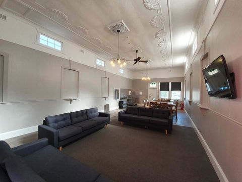 The Royal Hotel - Accommodation Gladstone 3
