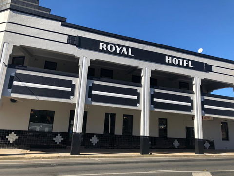 The Royal Hotel, Drouin - Accommodation Gladstone 1