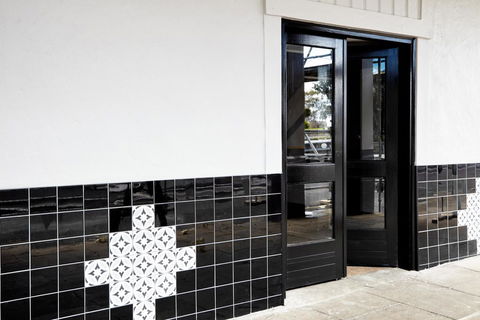 The Royal Hotel, Drouin - Accommodation Gladstone 3