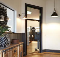 The Royal Hotel Drouin - Accommodation Gladstone