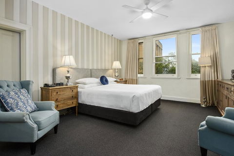 The Russell Hotel - Accommodation Gladstone 1