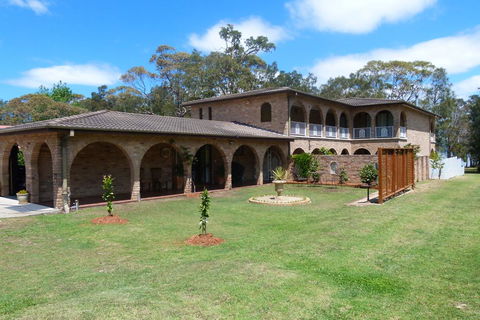 The Sanctuary At Paradise Beach B&B - Accommodation Gladstone 2