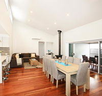 The Sands - Pet Friendly - 3 Min Walk to Beach - Accommodation Gladstone