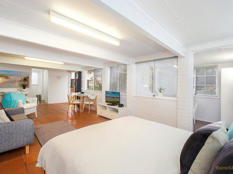 The Secret Garden - 7a Cadell St - Accommodation Gladstone 3