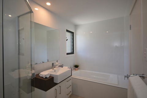 The Shae Luka - Private Apartment - Accommodation Gladstone 3