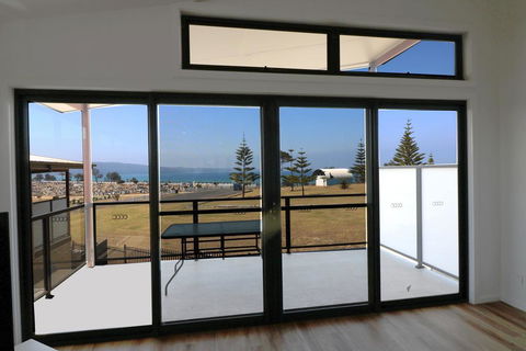 The Shore Break 6 Apartment - Accommodation Gladstone 0