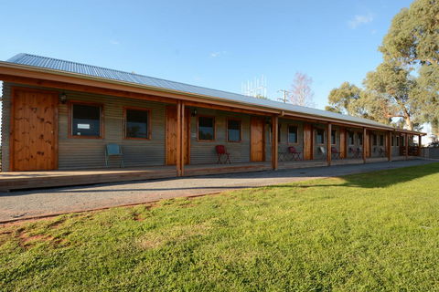 The Silverton Hotel - Accommodation Gladstone 0
