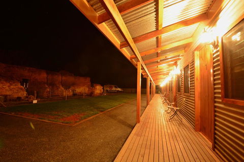The Silverton Hotel - Accommodation Gladstone 1