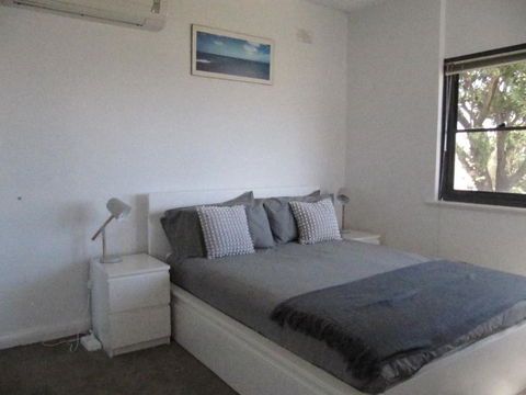 The Somerton Beach Retreat - Accommodation Gladstone 2
